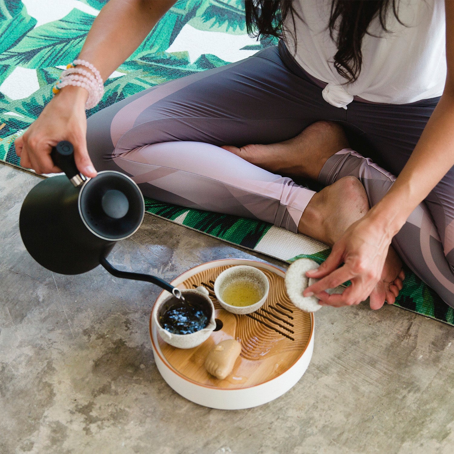 Meditar con té y sentir su magia.