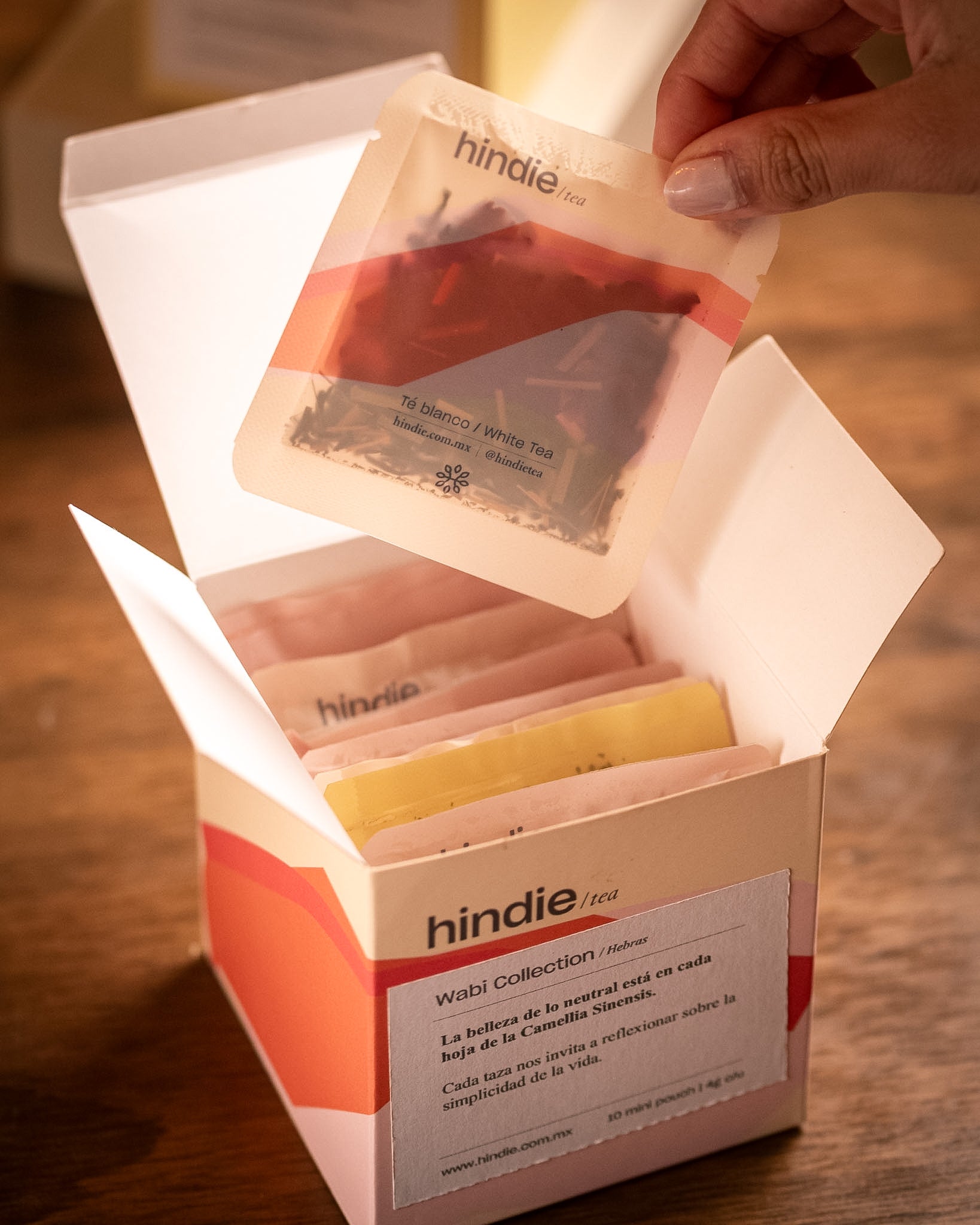 Caja de variedad de té en hebras hindie tea